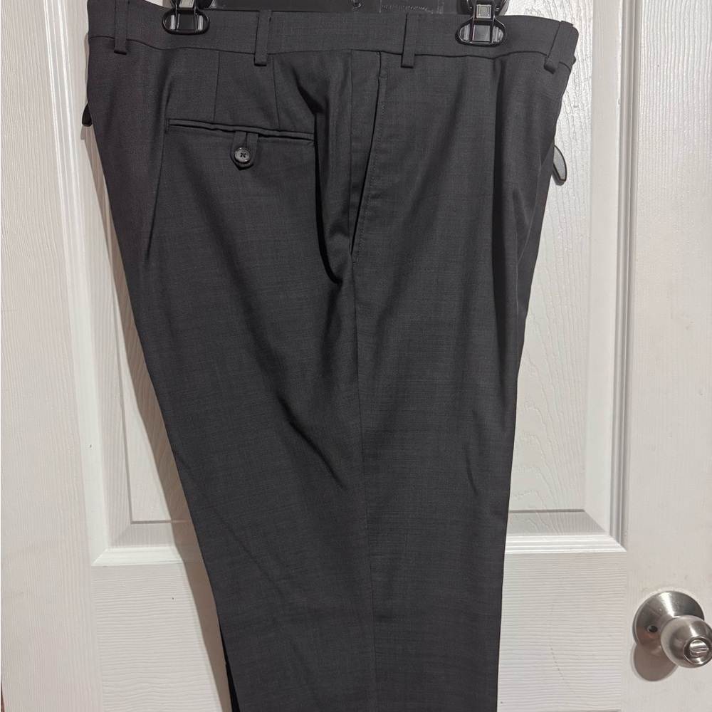 Daniel Cremieux Traveler Men's 40R Dress Pant Grey.